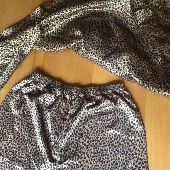 Vintage 90’s Silk Set - Picture 4 of 4